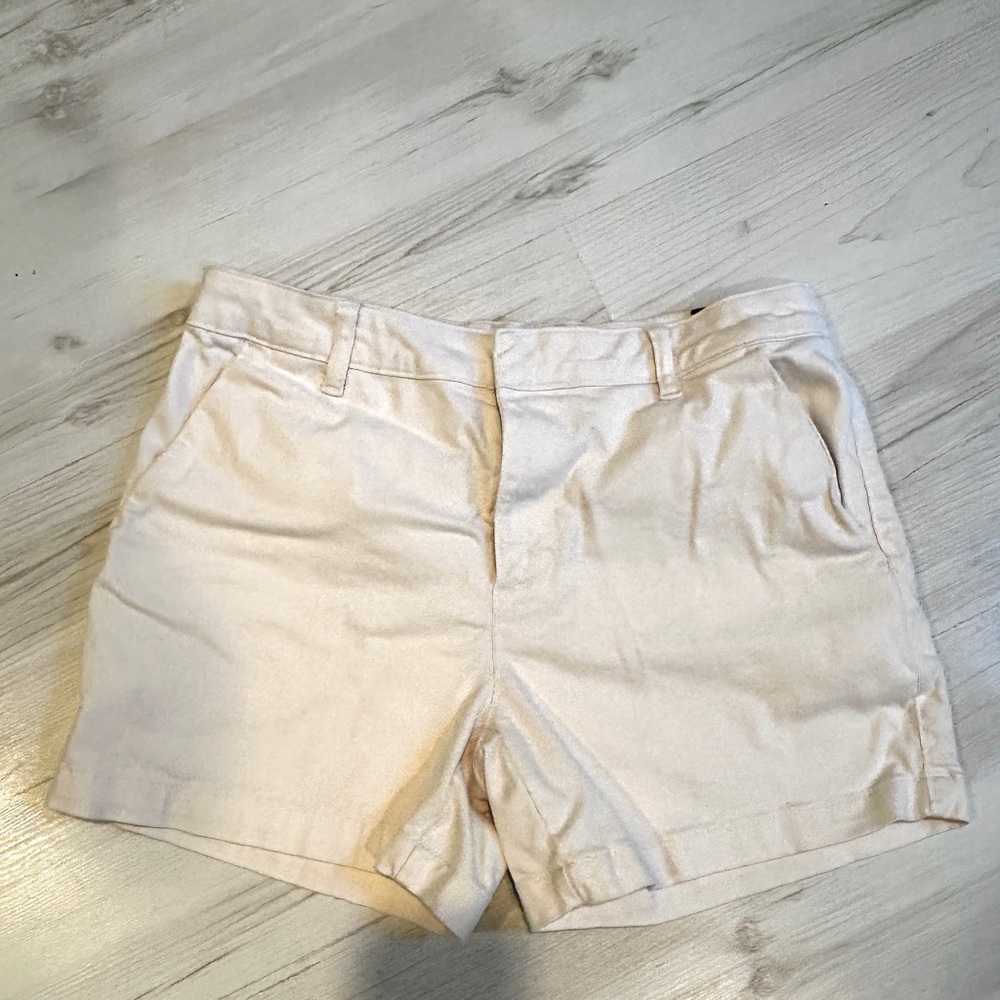Banana Republic Cream Bermuda Shorts Casual Summer Style